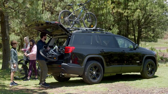 GMC Acadia Denali 2019 suv de lujo incorpora faros de halógeno delanteros con sistema de ajuste automático de intensidad Highbeam autocontrol