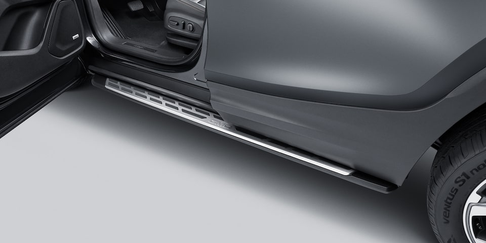 Agrega a GMC Terrain 2019, estribos moldeados, para dar estilo y funcionalidad a tu camioneta familiar
