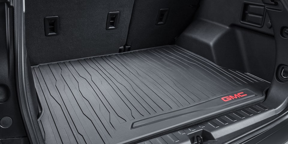Protege la alfombra de tu camioneta familiar con un tapete All Weather que se ajusta perfecto al área de carga de tu GMC Terrain 2019