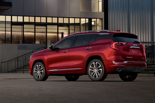 GMC Terrain 2019 camioneta familiar con faros traseros LED, espejos exteriores electro cromáticos sensibles a la luz y rines de 19 pulgadas