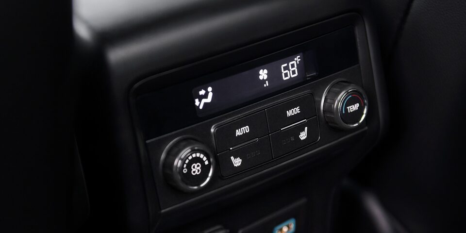 GMC Acadia AT4 2020, camioneta SUV incluye aire acondicionado de 3 zonas