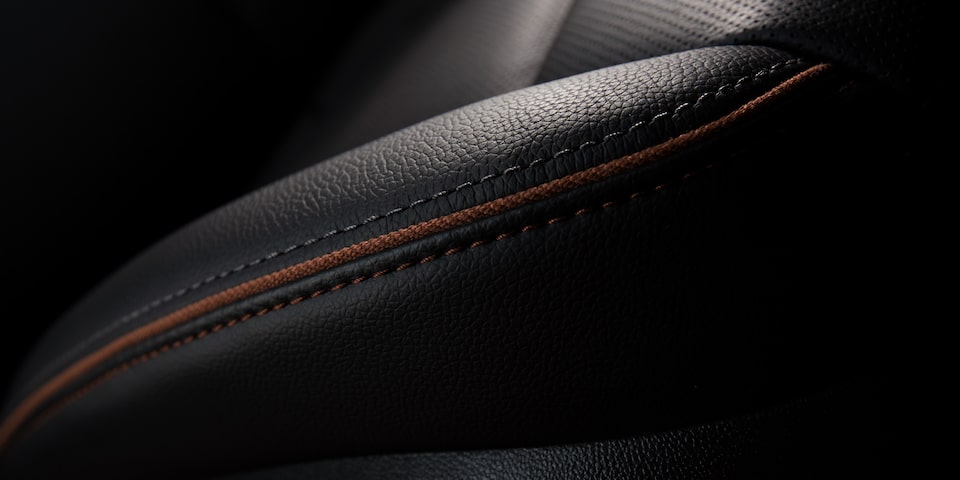 GMC Acadia AT4 2020, camioneta SUV con interiores en piel color negro