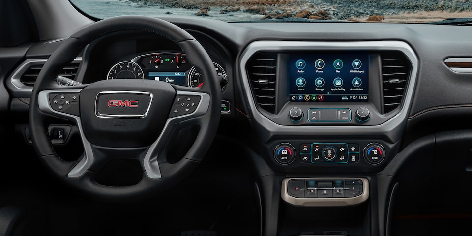 GMC Acadia AT4 2020, camioneta SUV incluye aire acondicionado de 3 zonas