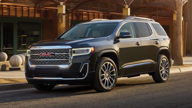 GMC Acadia 2022, SUV Mediana con espejos de ajuste eléctrico, calefactables y abatibles manualmente