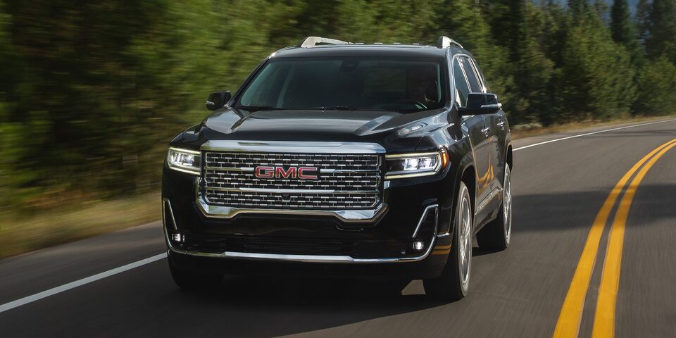 SUV de lujo, GMC Acadia 2023, con adaptive drive control