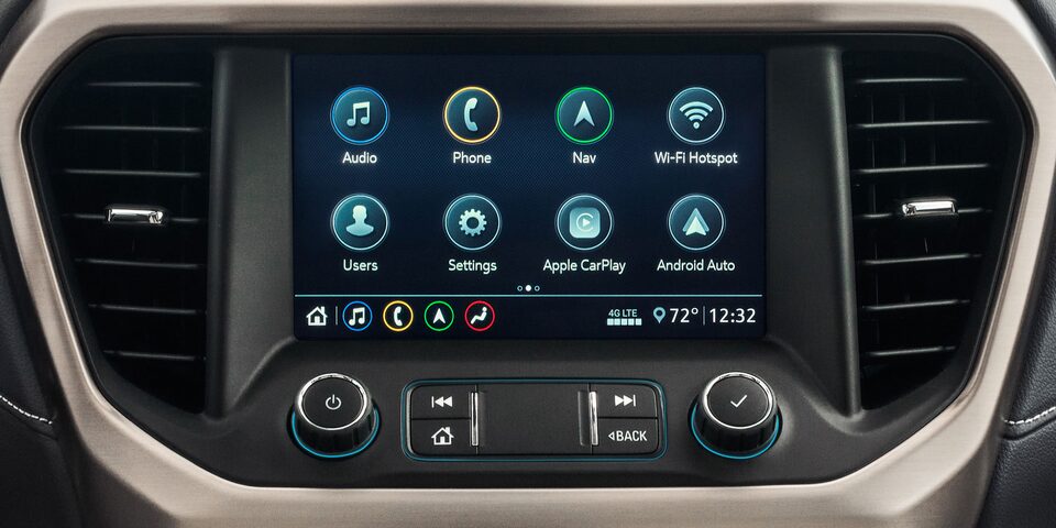 Sistema de infoentretenimiento 3.5 con pantalla táctil a color de 8 pulgadas de tu SUV de lujo, GMC Acadia 2023