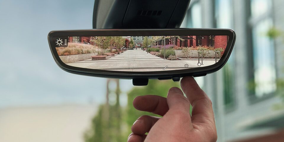 Full mirror display con imagen HD de la cámara trasera en el retrovisor la nueva GMC Acadia 2023