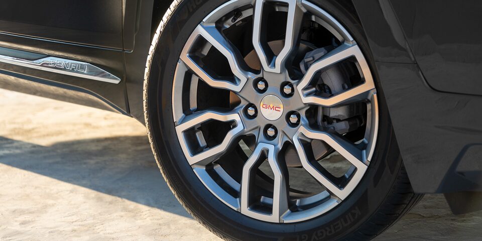 Rines de aluminio de 19 pulgadas en tu GMC Terrain 2023, camioneta SUV de lujo