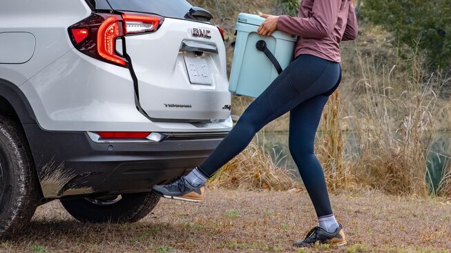 Cajuela con apertura manos libres en tu camioneta SUV, GMC Terrain 2023