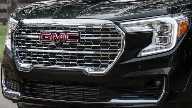 Ventilas aeroactivas ubicadas en la parte frontal de la parrilla para mejorar el rendimiento de combustible en GMC Terrain 2023