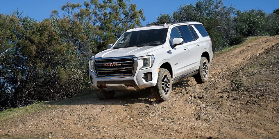 Innovadora camioneta lujosa, GMC Yukon 2023 con asistente en descenso de pendientes