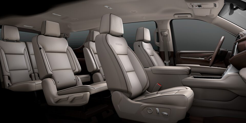 Gran espacio interior de GMC Yukon 2023, camioneta lujosa