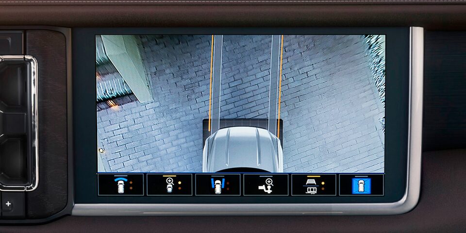 Vista cenital, frontal o trasera del sistema multivistas para GMC Yukon 2023, camioneta lujosa 