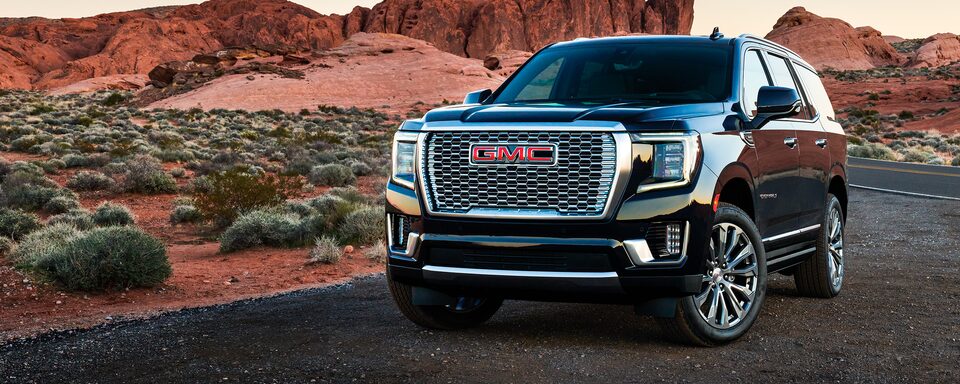 GMC Yukon 2023, camioneta lujosa con alertas e indicadores de seguridad disponibles