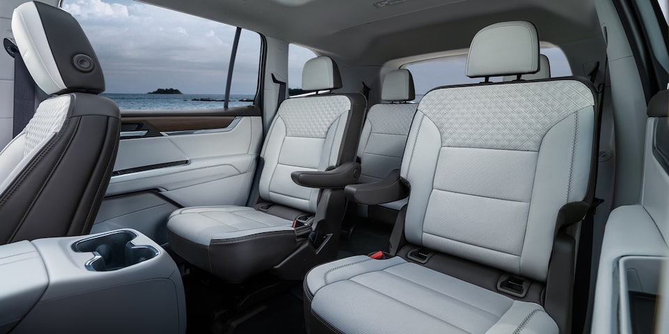 Asientos calefactables de calidad premium dentro de tu SUV de 3 filas, GMC Acadia 2024