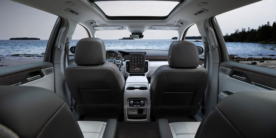  Amplio espacio interior con detalles premium en tu GMC Acadia 2025, SUV para 7 pasajeros