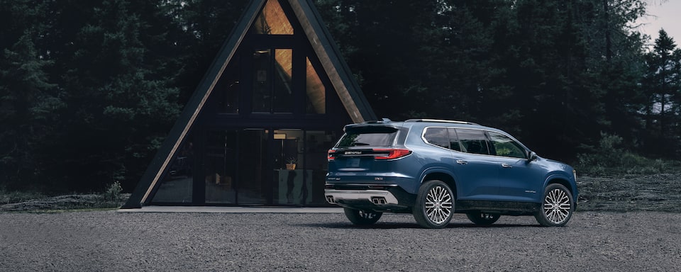 Viaja sin preocupaciones con GMC Acadia 2025, camioneta de 7 pasajeros equipada con todo lo necesario para garantizar la seguridad en cada ángulo