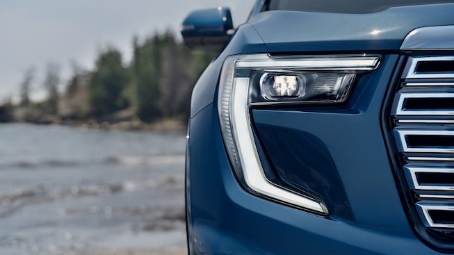 Faros LED con control automático en tu SUV de 3 filas de asientos, GMC Acadia 2024