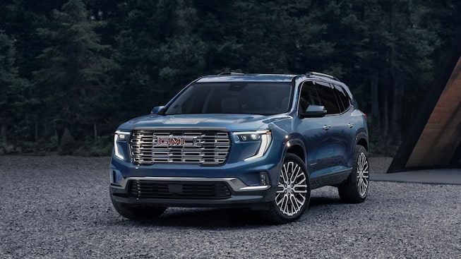 Tu nueva GMC Acadia 2024, SUV con 3 filas de asientos, viene equipada con rines de aluminio de 20 pulgadas