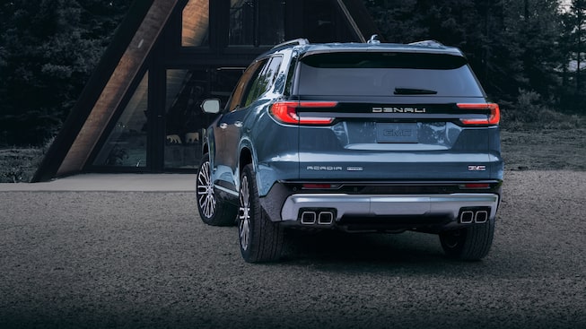 Spoiler trasero de GMC Acadia 2024, SUV de 3 filas de asientos
