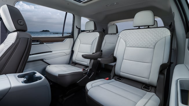 Asientos calefactables de calidad premium dentro de tu SUV de 3 filas, GMC Acadia 2024