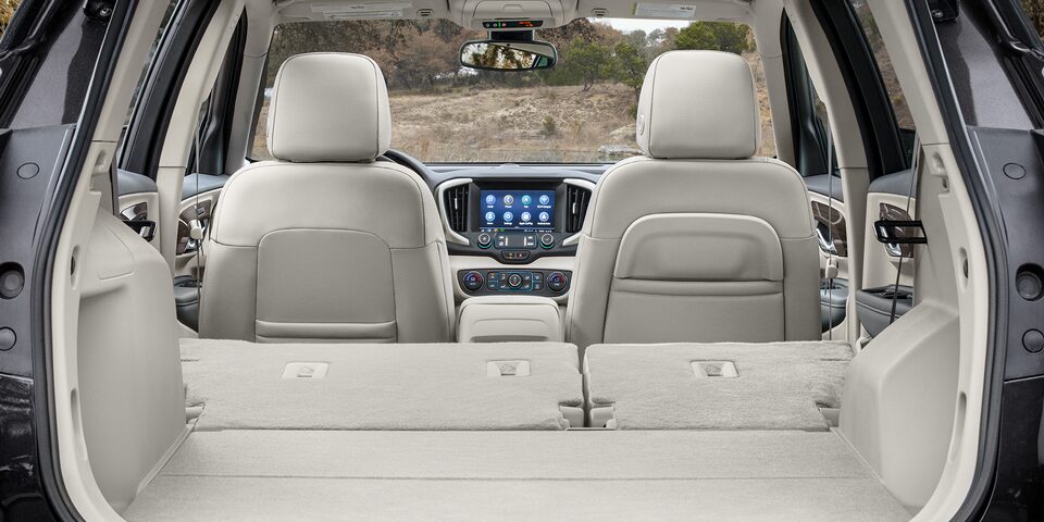 Elegantes asientos de piel de tu GMC Terrain 2024, camioneta SUV premium