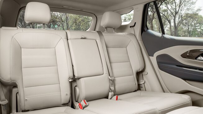 Lujosos asientos de segunda fila en tu GMC Terrain 2024, camioneta SUV premium