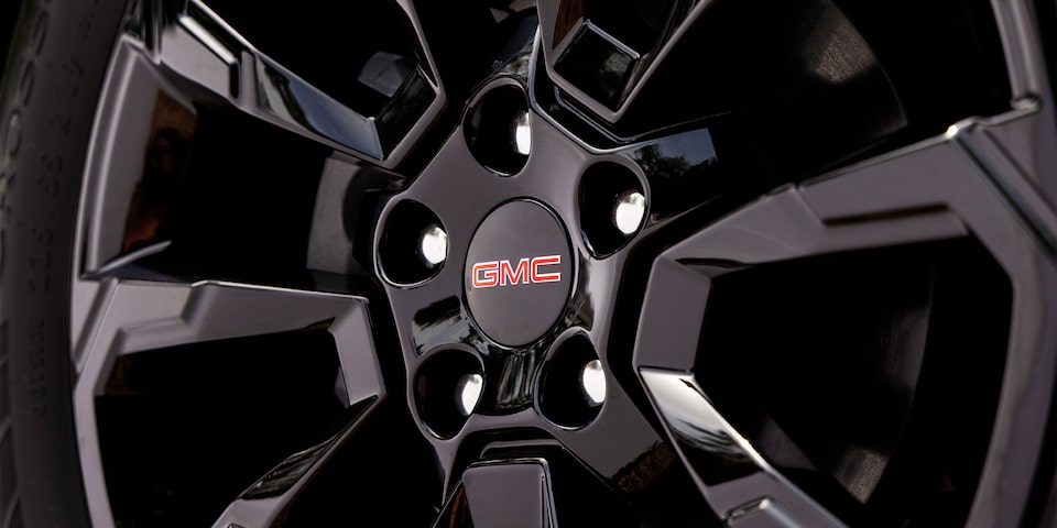 Nueva GMC Terrain Black Edition, camioneta SUV equipada con rines de 19 pulgadas