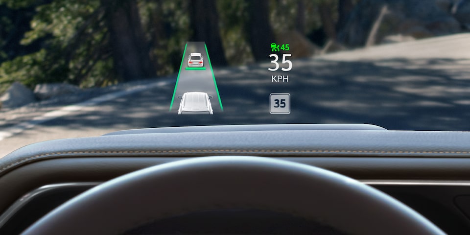 Head-up display de 15 pulgadas reflejado en el parabrisas de tu nueva GMC Yukon 2025, SUV grande premium.