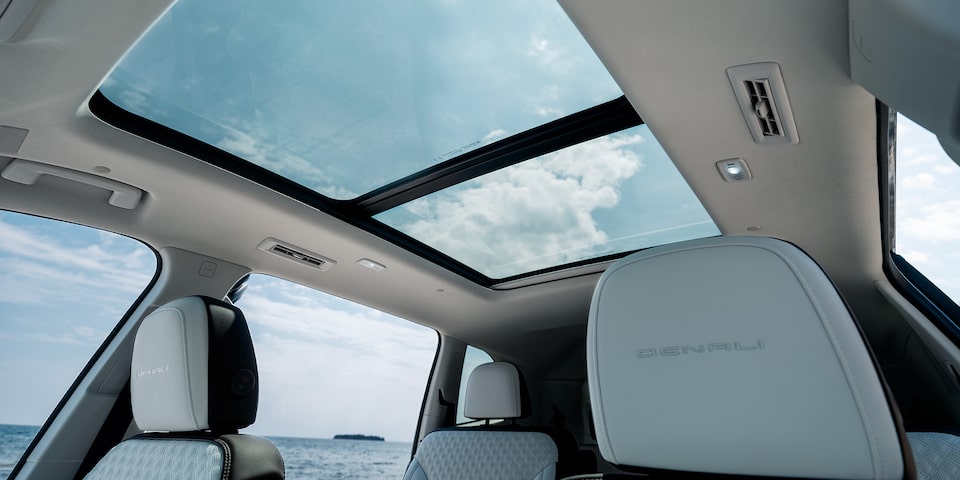 Amplio interior de GMC Acadia 2026, SUV de 7 pasajeros