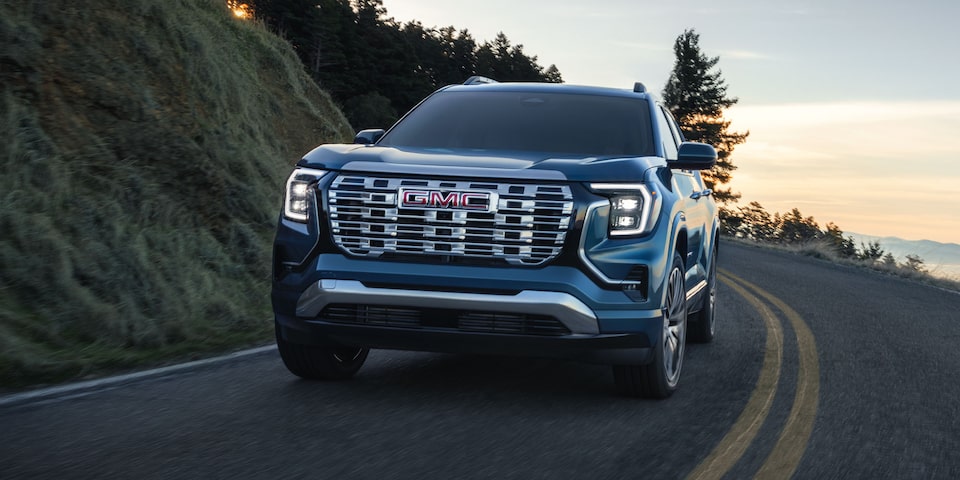 Asistente para descenso de pendientes en tu nueva GMC Terrain 2026, camioneta SUV premium