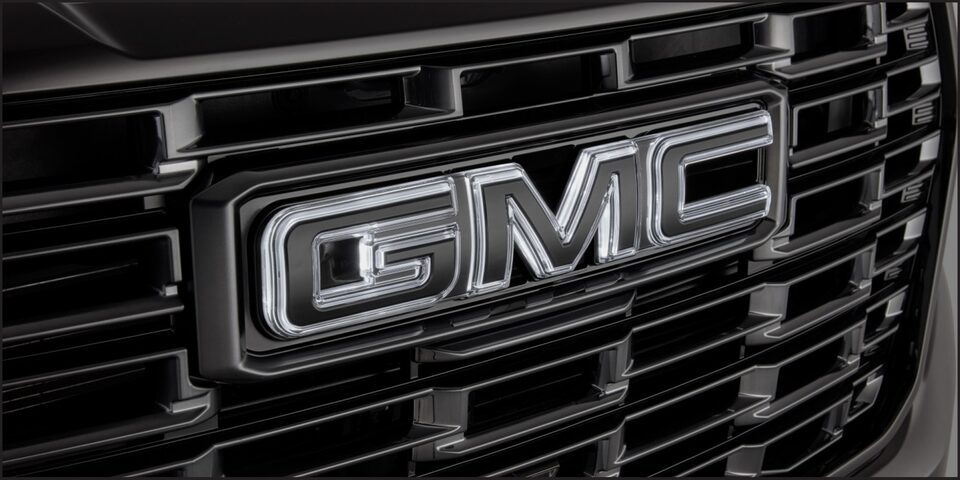 Emblema iluminado con logo GMC en negro para tu Yukon 2026