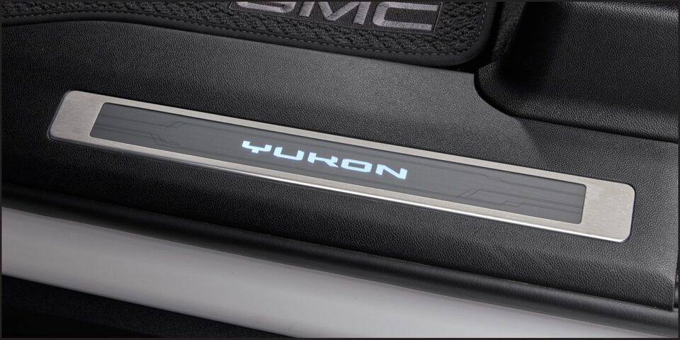 Placas de umbral iluminadas delanteras y traseras con inscripción para tu GMC Yukon 2026