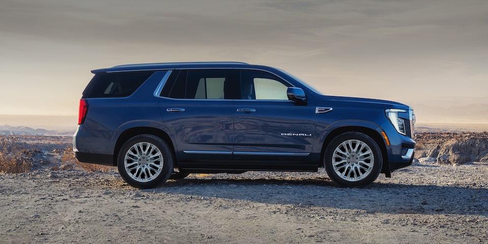 Sigue avanzando sin importar las condiciones del terreno, gracias al interruptor electrónico de selección de tracción 4x4 de 2 velocidades en GMC Yukon 2026