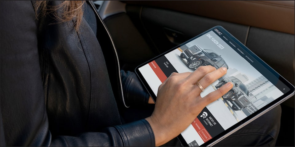 Con OnStar conecta a internet hasta 7 dispositivos al mismo tiempo en un rango de 15 metros y en caso de accidente, un Asesor enviará los servicios de emergencia