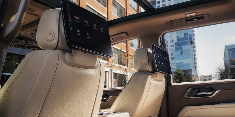 GMC Yukon 2026, con dos pantallas de infoentretenimiento táctiles de 12” para la segunda fila de asientos