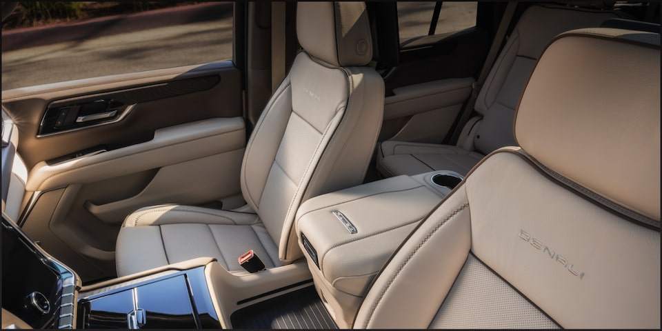 Asientos premium en el interior de GMC Yukon 2026