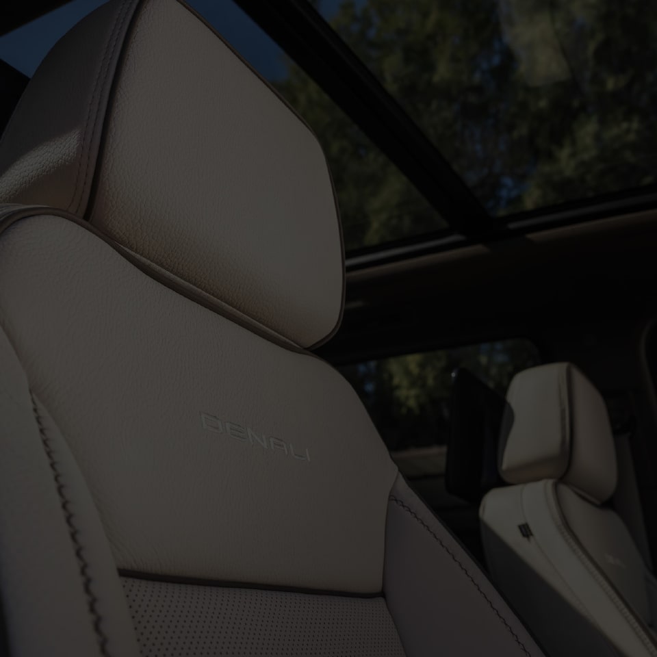 Galería de detalles interiores de GMC Yukon 2026