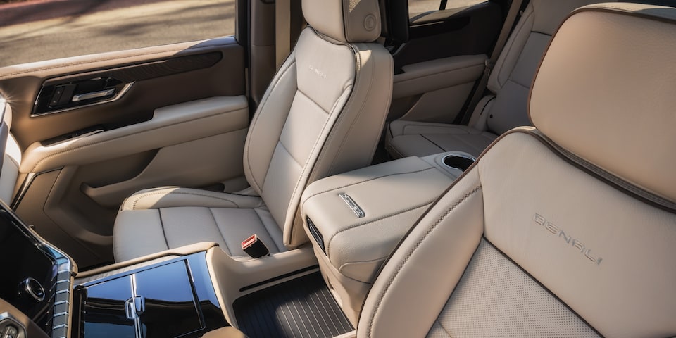 Galería de detalles interiores de GMC Yukon 2026