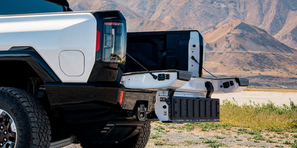 MultiPro Tailgate, puerta trasera para batea de carga equipada en la nueva GMC Hummer EV SUV