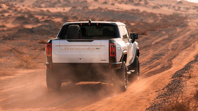 MultiPro Tailgate, puerta trasera para batea de carga equipada en la nueva GMC Hummer EV SUV