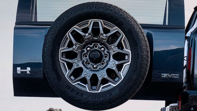 Rines de 22" equipados en la nueva GMC Hummer EV versión pickup