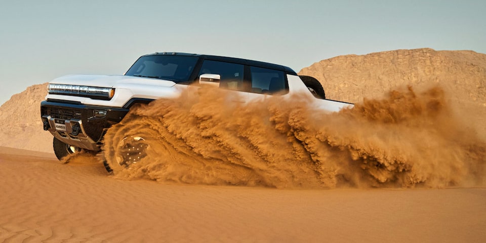 Dirección en las 4 ruedas de tu GMC Hummer EV pickup eléctrica con 4-wheel steer
