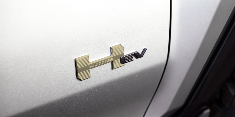 Emblema Hummer en bronce de la nueva GMC Hummer EV SUV