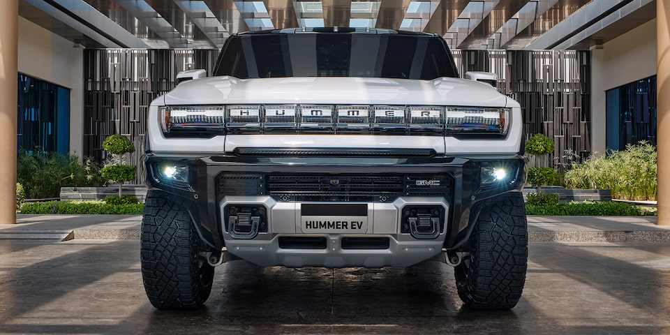 Icónica parrilla con iluminación de la nueva GMC Hummer EV pickup eléctrica