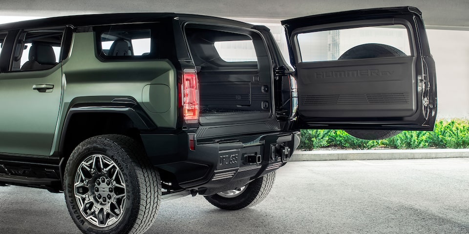 Power swing gate, puerta trasera programable eléctricamente equipada en la nueva GMC Hummer EV SUV