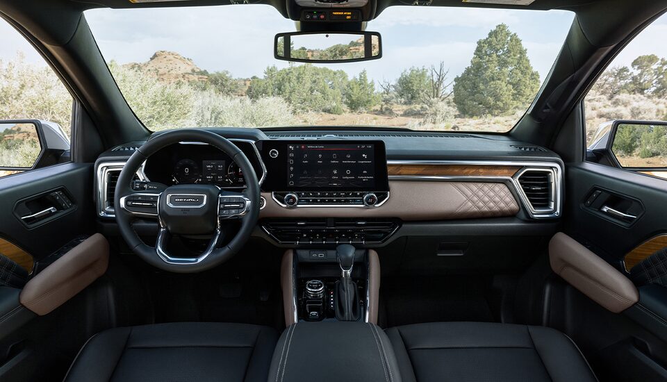 Conoce las características destacadas de conectividad y tecnología en tu nueva GMC Canyon 2023, pickup mediana de lujo