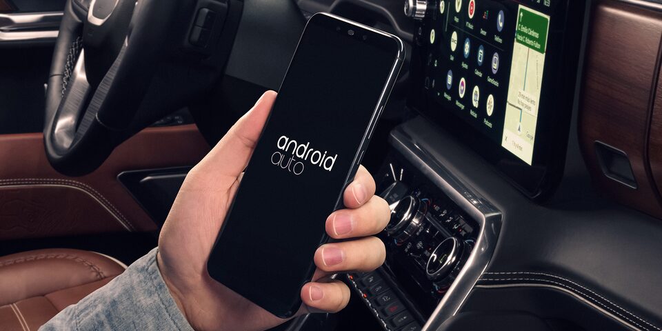Wireless Phone Projection que proyecta tu smartphone en la pantalla de la nueva GMC Canyon 2023 a través de Apple CarPlay y Android Auto