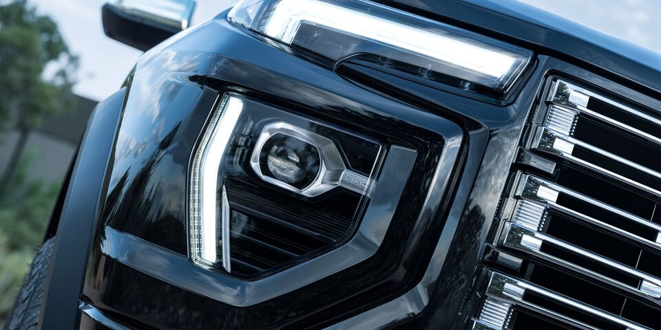 Luces diurna y faros LED en tu nueva GMC Canyon 2023, pickup mediana premium