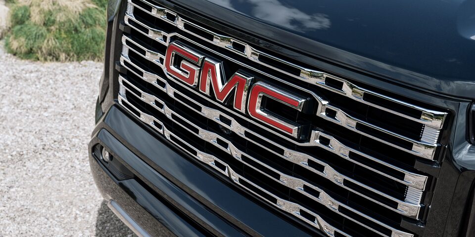 Parrilla y emblema GMC en tu nueva Canyon 2023, pickup mediana de lujo